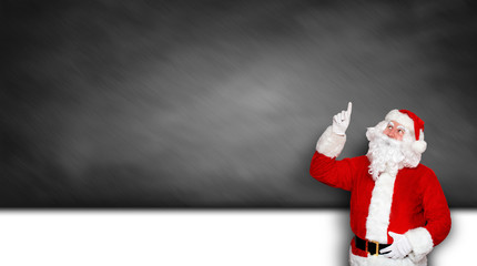 Leere Wand und Weihnachtsmann