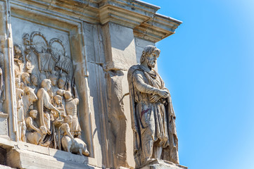 Fototapeta premium Statues on the Arch of Constantine in Rome, Italy