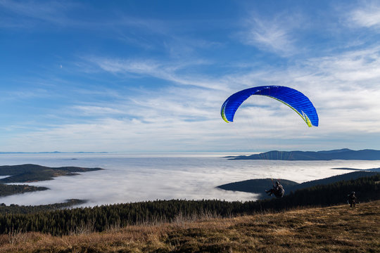 parapentiste dans le ciel vosgien