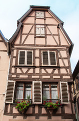Fototapeta na wymiar Maisons à colombages à Ribeauvillé, Alsace, Haut Rhin