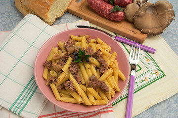 Penne salsiccia e funghi