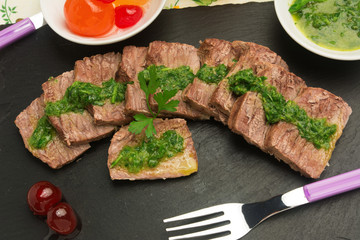 LESSO CON SALSA VERDE E MOSTARDA