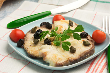 Pesce spada con olive e capperi