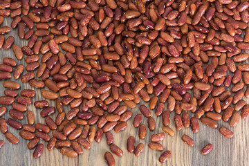 mottled grains of red beans