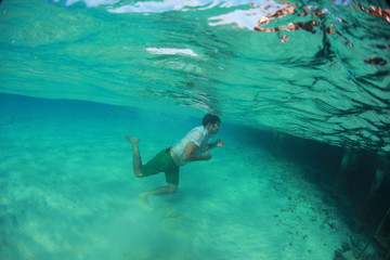 Fototapeta na wymiar Man swimming in the ocean