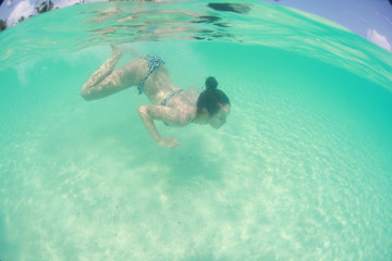 Fototapeta na wymiar woman swimming in the ocean