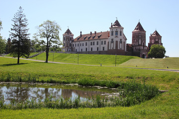 Fototapeta na wymiar Castle of the XVI century in Mir, Belarus