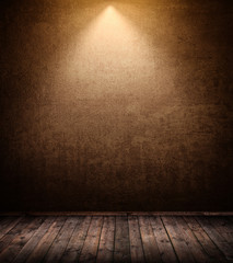 Innenraum mit brauner Wand