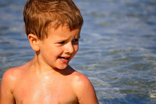 BAMBINO IN SPIAGGIA