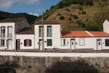 Fototapeta na wymiar Açores - Sao Miguel - Quai de Faial da terra