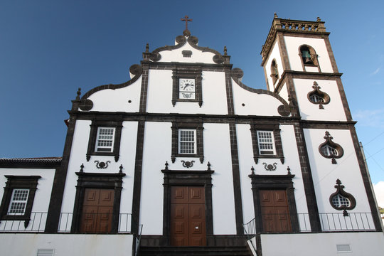 A&ccedil;ores - Sao Miguel - Contre plong&eacute;e sur l' &Eacute;glise de Povoac&atilde;o