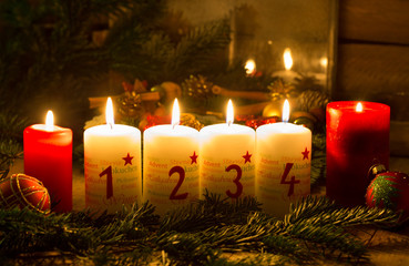 vierter Advent alle Kerzen brennen