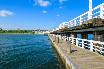 Naklejka premium Drewniane molo Molo w Sopocie latem, Morze Bałtyckie, Polska