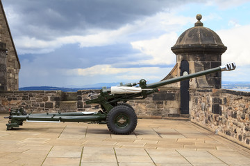 Fototapeta na wymiar Edinburgh famous one o'clock cannon