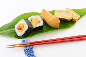 巻き寿司と稲荷寿司