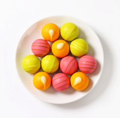 Fruit flavored pralines
