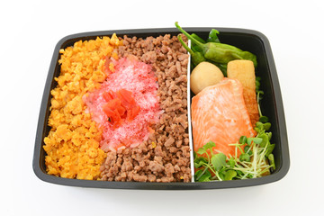 三色そぼろ弁当