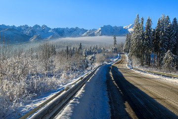 Road to Morskie Oko in winter, Tatra Mountains, Poland © pkazmierczak