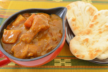 美味しそうなカレーとナン