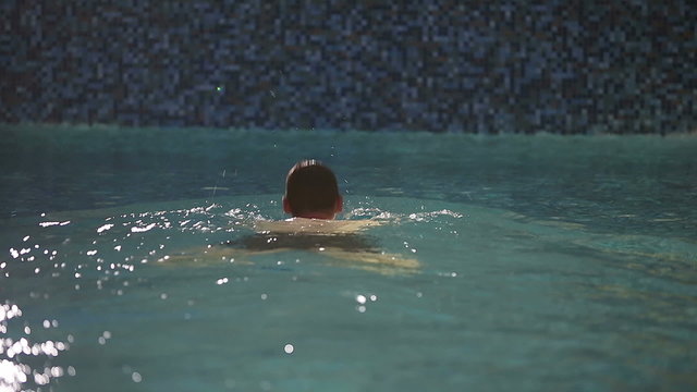 The rich man is swimming in the pool. Close up