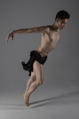 Obraz premium Dancer with a black silk