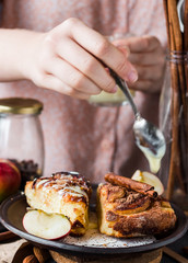 apple pie with apples and cinnamon watering condensed milk, han