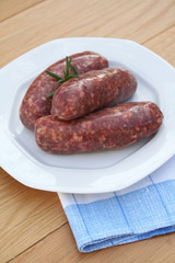 salsicce al fegato su piatto