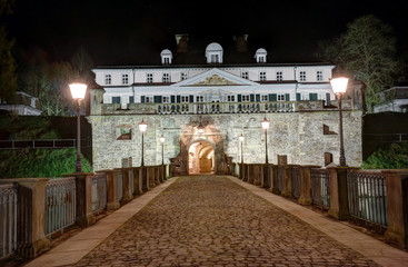 Schlossbr&uuml;cke und Schloss Bad Pyrmont ,nachts