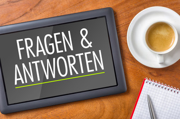 Tablet auf Schreibtisch - Fragen und Antworten