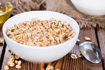 Puffed wheat breakfast cereals