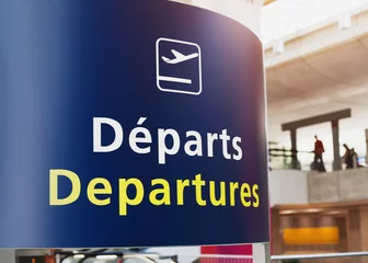 Rolgordijnen Luchthaven Vertrekbord in luchthaven van Parijs