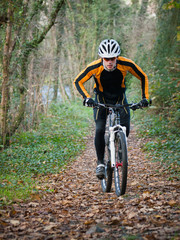 Fototapeta premium Cyclist on a mountain bike riding in the forest