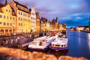 Plakat Cityscape of Gdansk with boat in the evening, Poland