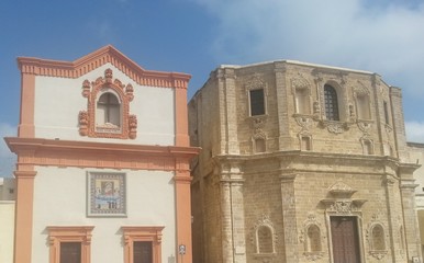 Apulien, Zwei alte Kirchen in Gallipoli