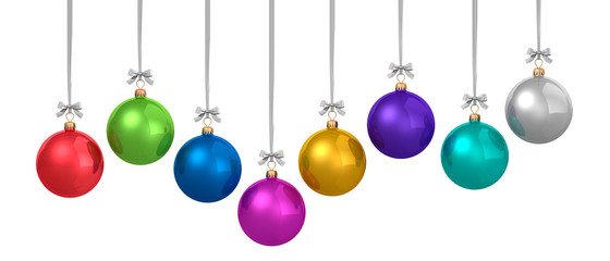 Reihe hängender bunter Weihnachtskugeln