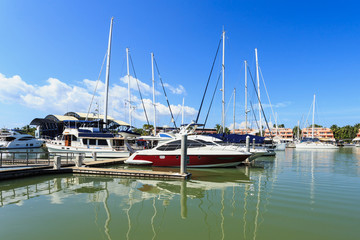Obraz premium Luxury yacht stand at harbor
