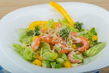 Salad with shrimps and avocado