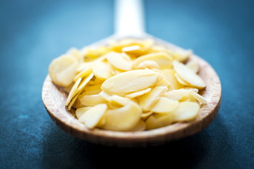 sliced almonds