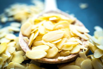 sliced almonds