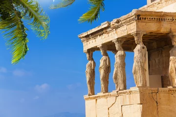 Rolgordijnen Prachtig uitzicht op Erechtheion met palm in Athene © Sergey Novikov