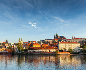 Fototapeta na wymiar View Gradchany (Prague Castle) and St. Vitus Cathedral over Vlta