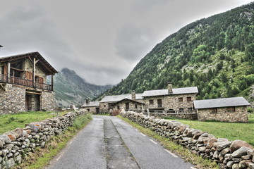 Fototapeta na wymiar Village, Vallée d'Inclès en Andorre.
