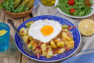 Roasted potatoes with bacon and eggs
