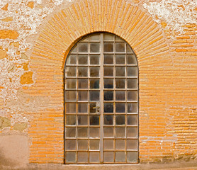 Fototapeta na wymiar Old Door in Rome, Italy