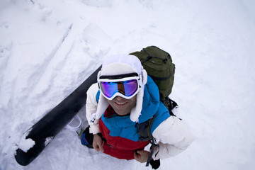 Fototapeta na wymiar Snowboarder mit Snowboard von oben