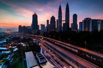 Möbelaufkleber Kuala Lumpur bei Sonnenaufgang © azirull