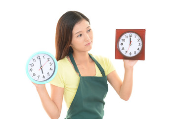 困った表情の主婦