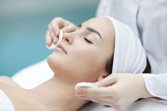 spa, resort, beauty and health concept - beautiful woman in spa 