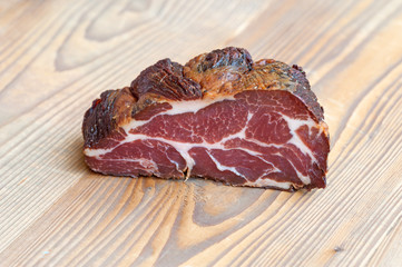 Geräucherter Schweinekamm