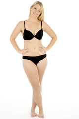 Fototapeta premium Blonder Twen trägt schwarze Dessous